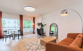 Spacious Apartment With Balcony And Parking